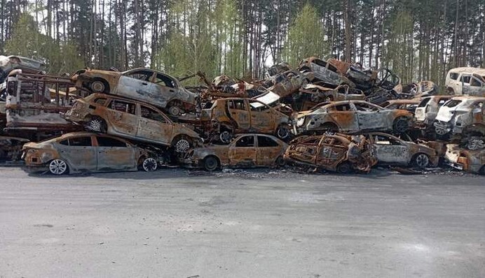Грошей не дадуть: яку компенсацію пропонують за знищені під час війни авто