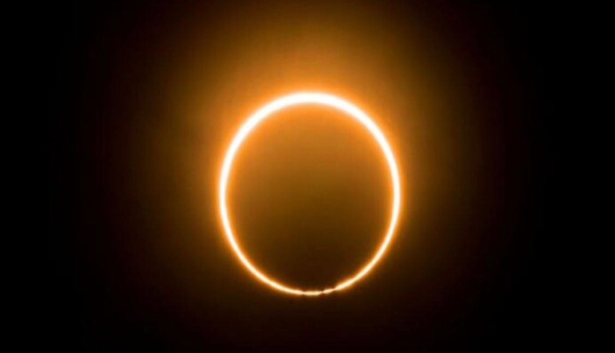 Жители Земли наблюдают Солнечное затмение 20 апреля: онлайн - трансляция