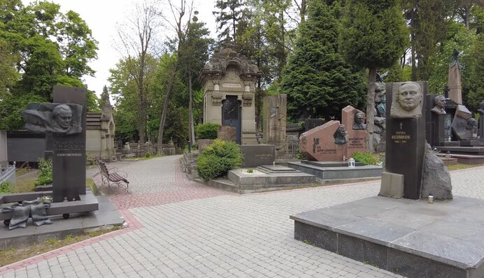 Що не можна робити на цвинтарі у поминальні дні: список заборон