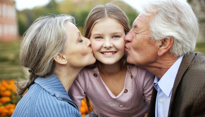 С радостью проводят время с внуками: три лучших дедушки по знаку Зодиака