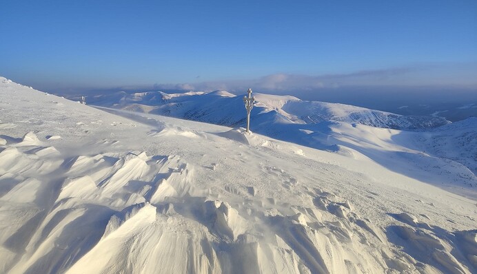 В Карпаты вернулась настоящая зима: все засыпало снегом, ударили морозы. Фото