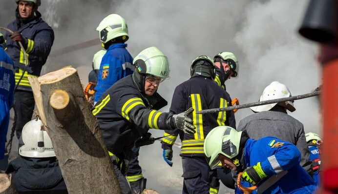 Окупанти цинічно тероризують мирне населення: зведення за 28 квітня