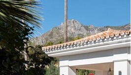 Володів дорогими авто та нерухомістю: на Одещині військком потрапив у скандал