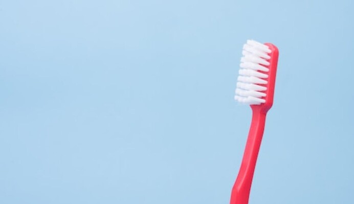 Не всі знають ці правила: як правильно чистити зуби, вибирати щітку і пасту