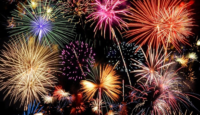 Зеленский подписал закон о запрете салютов, фейерверков и петард: когда вступит в силу