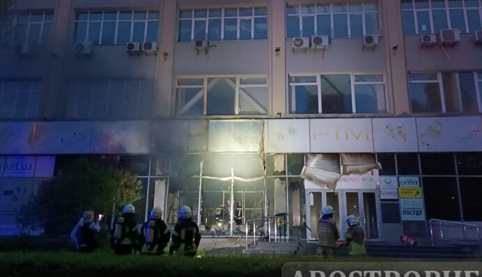 Пожар в Соломенском районе ликвидирован: фото с места падения обломков дрона