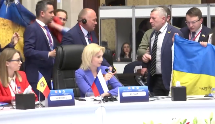 Українська делегація намагалася зірвати виступ росіян на саміті ПАЧЕС, виникла бійка. Відео