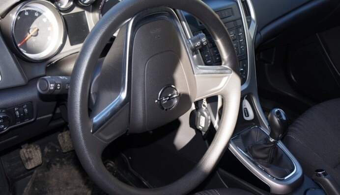 Навіщо залишати кермо авто перевернутим: корисна порада водіям