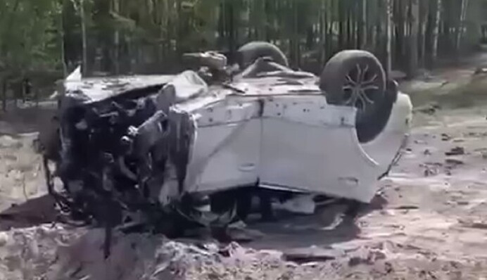 Часть авто оторвало при взрыве: появились фото и видео с места покушения на Прилепина