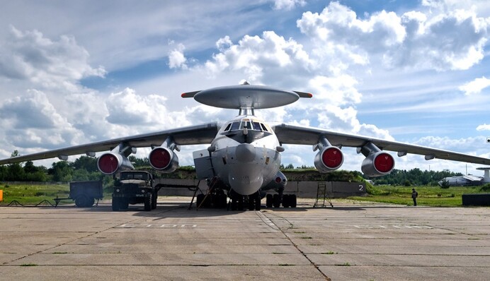 В РФ заявили про атаку дронів на ще один аеродром і затримання 