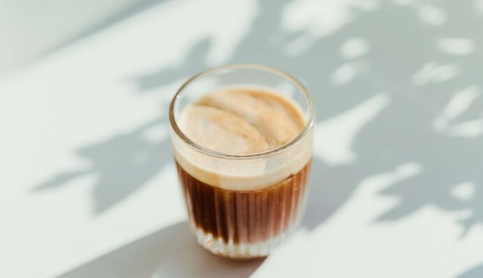 Можно ли пить кофе на голодный желудок: диетолог дала ответ