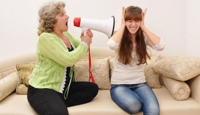 Перетворюють життя невістки на пекло: два імені, які носять найгірші свекрухи