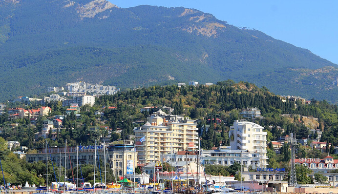 Чубаров: в Криму обвалилися ціни на нерухомість в очікуванні удару по Керченському мосту