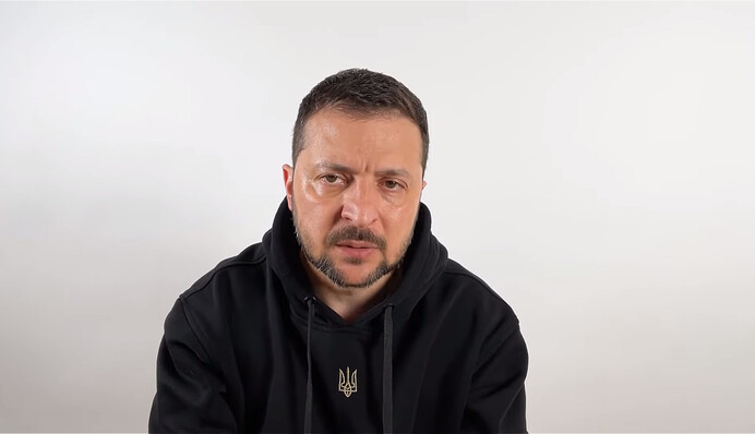 "Маю честь подякувати нашим воїнам": Зеленський у вечірньому зверненні відзначив українських захисників. Відео