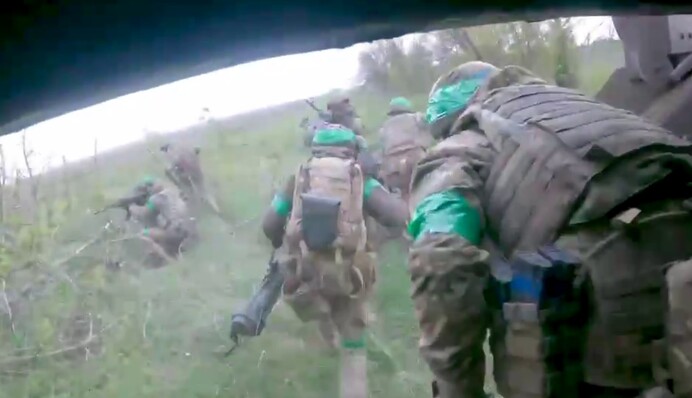 Як ЗСУ штурмують під Бахмутом позиції росіян: з'явилось унікальне відео з камери GoPro