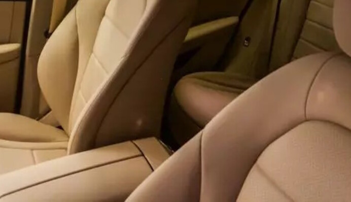 Что нельзя оставлять на кресле авто ни в коем случае: водителям на заметку