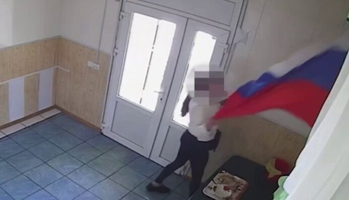 Зірвала прапор і кинула на землю: окупанти хочуть судити мешканку Мелітополя