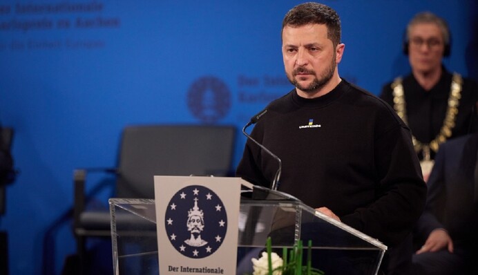 Зеленський їде до Парижа: про що він говоритиме з Макроном