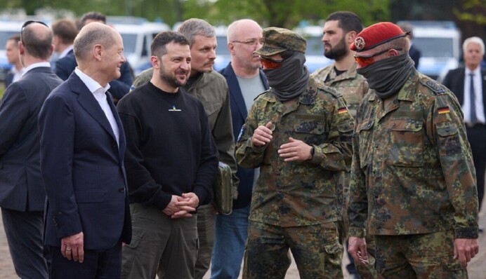Зеленський і Шольц відвідали навчання ЗСУ в Німеччині: фото та відео