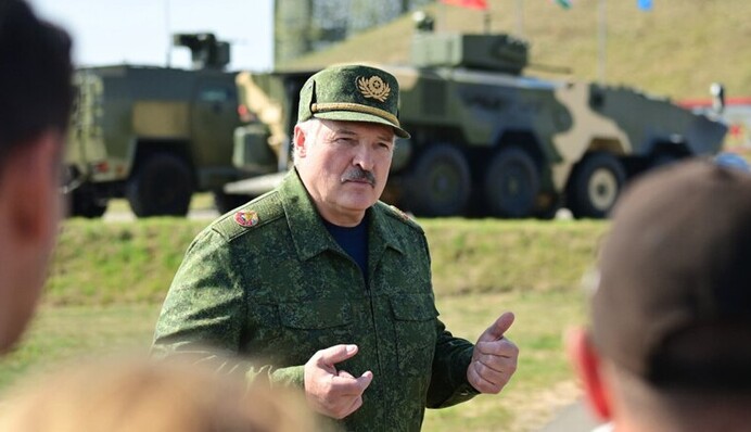 Живий, але є нюанс: пресслужба Лукашенка показала його свіже фото