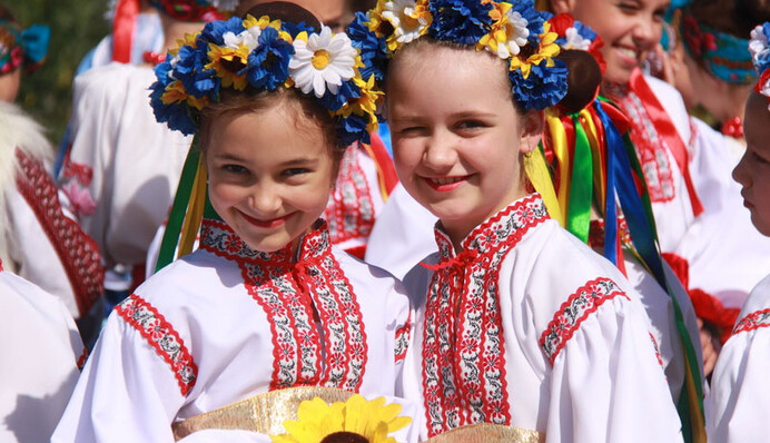 З днем вишиванки 2023! Гарні листівки, вірші та смс-привітання зі святом