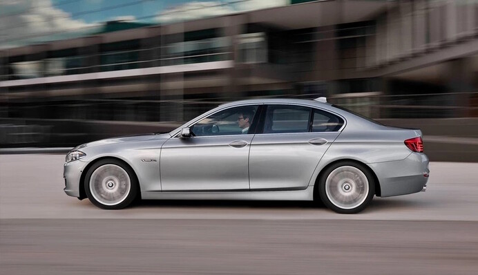 Названо топ-5 авто бізнес-класу з пробігом в Україні: фото і ціни моделей