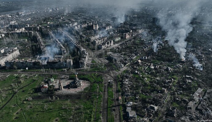 ЗСУ взяли Бахмут в напівоточення: в Міноборони прояснили ситуацію в місті
