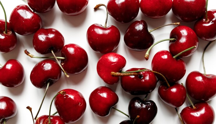 Курс черешні до гривні знову зріс: скільки просять на ринках Києва