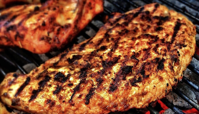 Стане в кілька разів смачніше: що потрібно додати до стейку