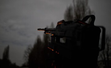 Відкрили вогонь зі стрілецької зброї:  в ДПСУ показали полювання за "шахедами" на Чернігівщині. Фото і відео