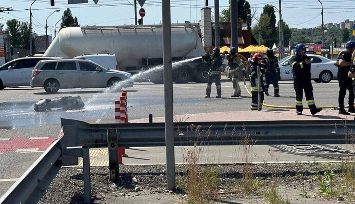 В Киеве прогремели мощные взрывы во время воздушной тревоги:  подробности и фото