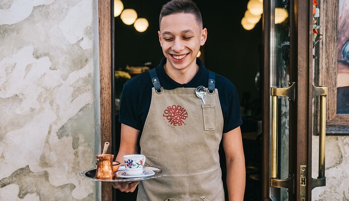 Работа в Европе: какие популярные профессии и сколько платят украинцам