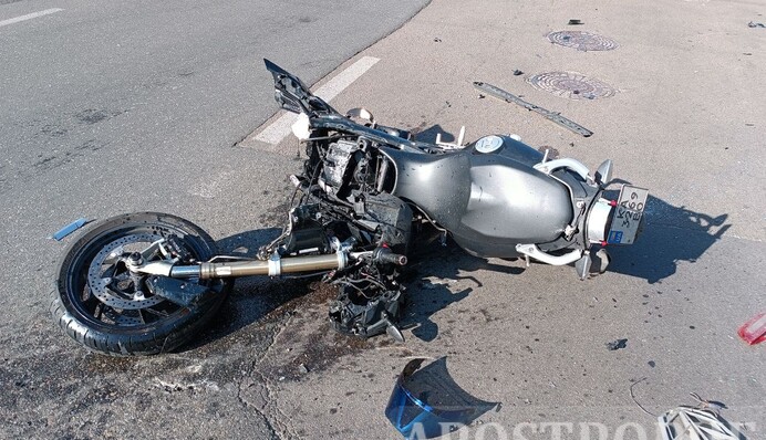 Мотоцикл буквально влетел в кроссовер: в Киеве произошло серьезное ДТП. Фото с места аварии