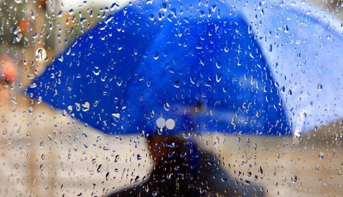 Не пугайтесь, это гром: на Киев налетел ураганный ветер и началась гроза