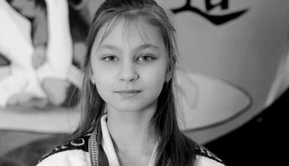 Спокойный, смелый, невероятный ребенок: от обстрела в Киеве погибли 9-летняя девочка и ее мама