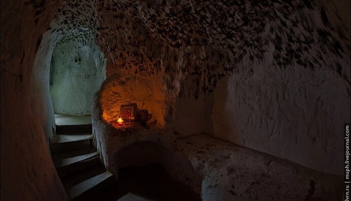 Були прихистком ще в дохристиянські часи: як виглядають древні Китаївські печери в Києві. Фото