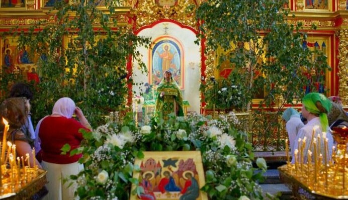 Влюбленные ждут этого дня: что нужно сделать на Троицу, чтобы привлечь счастье и изобилие