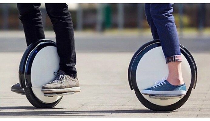 ПДД распространяются на всех: какие штрафы угрожают владельцам самокатов и моноколес