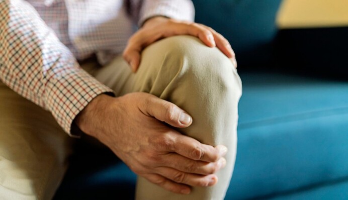 Суглоби припухають та болять: як розпізнати ревматоїдний артрит