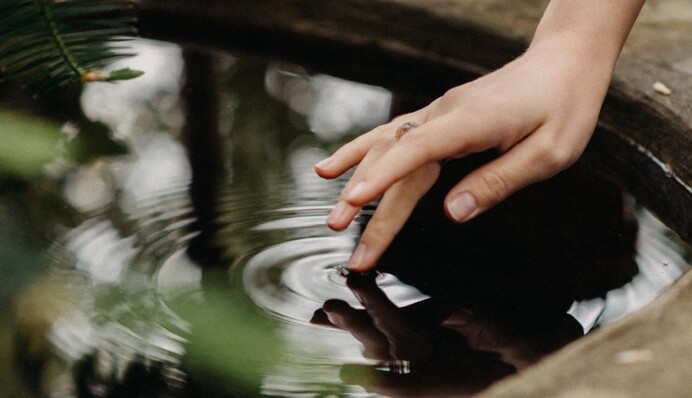 Почему в зоне подтопления нельзя пить воду из колодцев и как обезопасить себя от болезней: объяснение Минздрава