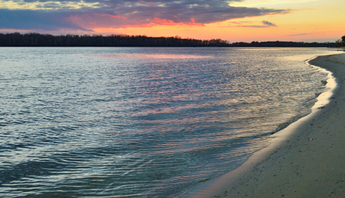 Все по барабану: в Киеве планируют закупить песок на 6,5 миллиона для закрытых пляжей