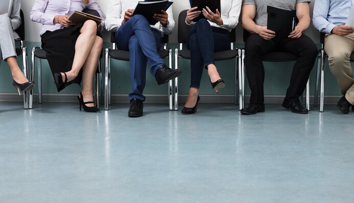 Вакансії закривають з "потом і кров'ю": які зараз проблеми на ринку праці