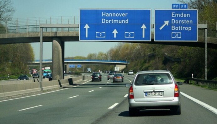 В одній із країн ЄС вводять нові правила для авто з України: що зміниться з 1 липня