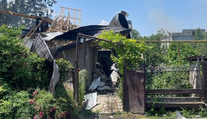 Росіяни знов вдарили по Херсонщині - поранено волонтерів: фото і відео