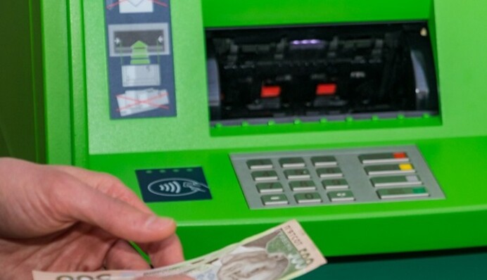 Обновлены правила обмена валюты: какие банкноты принимают в 