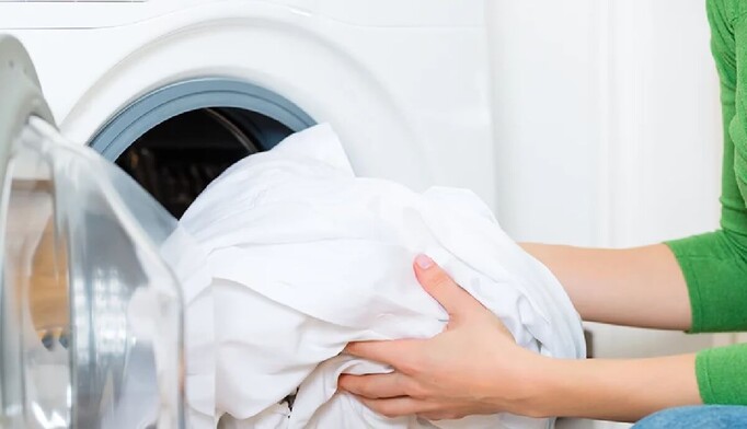 Ці хитрі лайфхаки допоможуть випрасувати постільну білизну без праски: господині оцінять