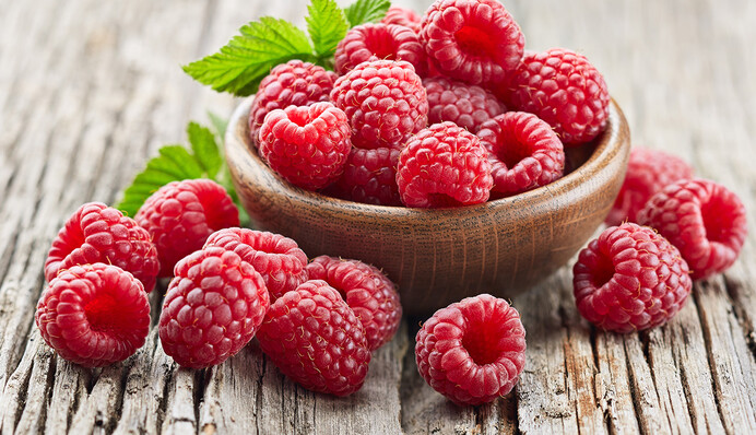 Получится рекордный урожай: чем подкормить малину летом