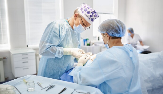 Начали отказывать все органы: в Кривом Роге девушка скончалась после пластической операции