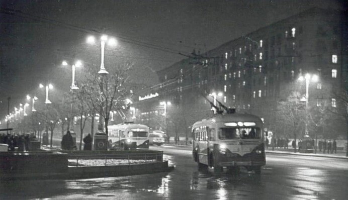 Вечірня краса: в мережі показали чарівні фото Києва 1960-х років