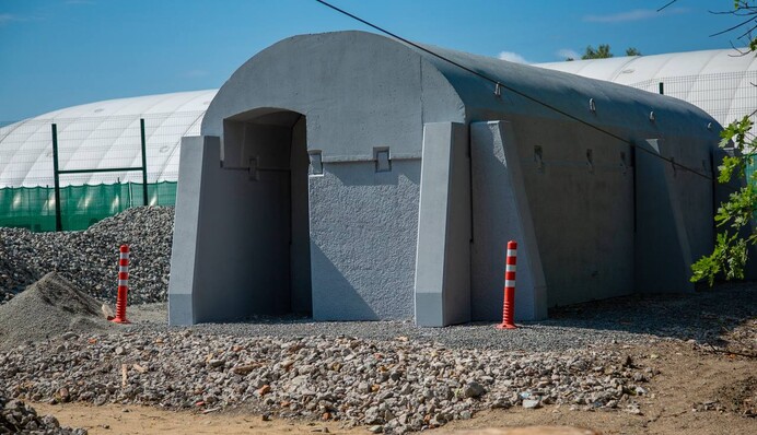 Не прошел и год: в Киеве установили первое мобильное укрытие, фото и видео